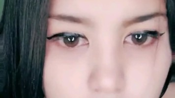 Bokep Indo Sheliia Omek Ngangkang Host Cantik Gan!