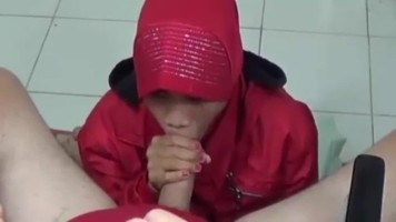 Bokep Jilbab – Jilbab Merah Doyan Nyepong Batang Bule