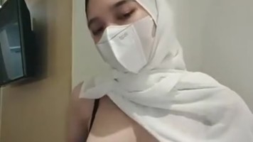 Bokep Indo Jilbab Cantik Sange Remas Toket Di Puskesmas