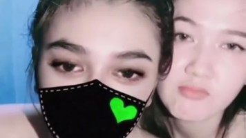 Duo Lesbi Binal Pamerin Susu Live