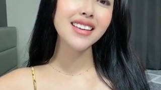 Pesona Rene Cantik Menggoda Belahan Dada ID 53941840 Dream